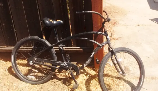 Black Electra cruiser bicycle pre-refurbish