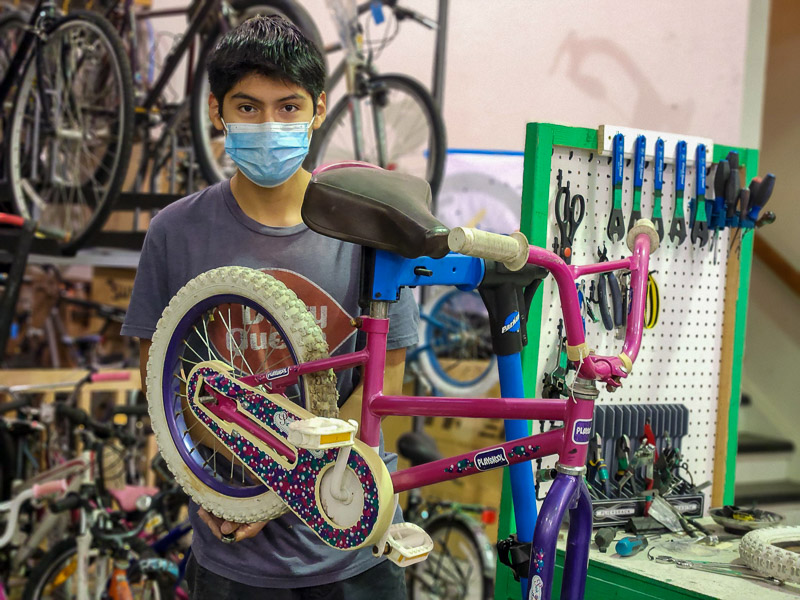 Fernando Pacheco Cotos helping us make our 2022 bike donation goal. 